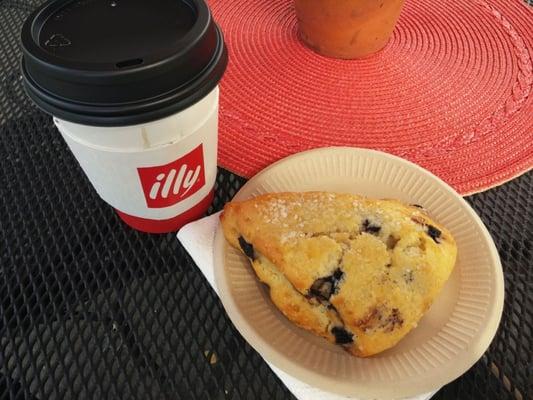 Vanilla Irish Cream Cafe Latte and Blueberry Scone