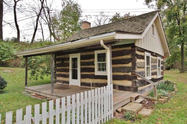 1777 Chestnut Cabin behind the Headley Inn.