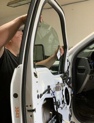 Fast and Easy Auto Glass Installation