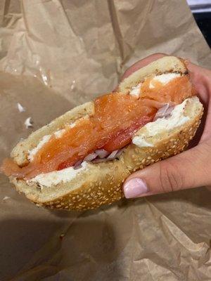 Lox bagel (no capers)