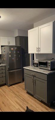 Two-tone kitchen cabinets