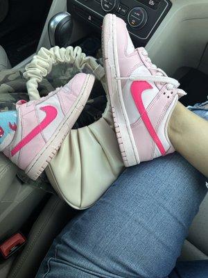 Nike Dunks Triple pink