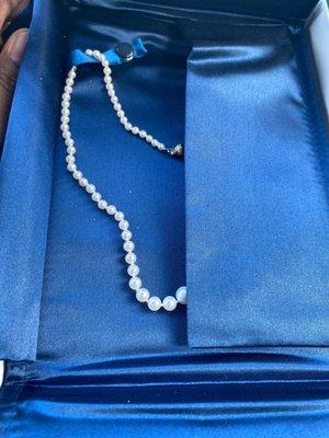 Graduated white Pearl necklace