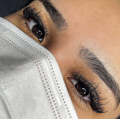 wispy hybrid lash extensions