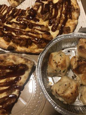 BBQ chicken pizzette (12") and garlic knots