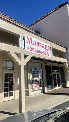 Worse place to get a massage.  If you want to get a massage and having a phone call at the same time sure come here