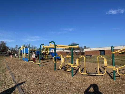 Cedar Land Elementary School is located next to Ashburn/Dinosaur Park. This area actually kept the kids occupied half the time we were there