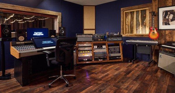 Beautiful studio!