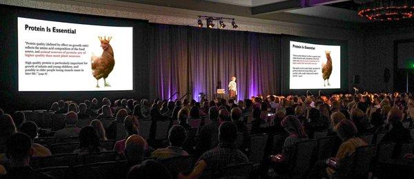 Dr. Ede speaks to a crowd of 850 attendees at Low Carb Denver in 2019