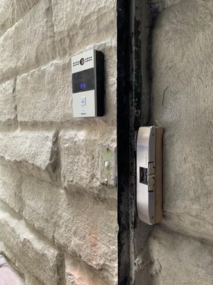 Installation of video intercom and buzzer for an iron gate