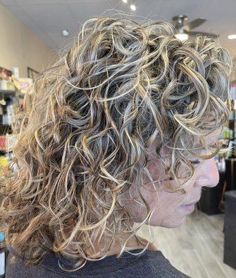 Curl by curl cutting method by Justine