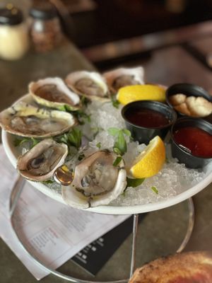 Happy hour 1/2 dozen oysters for $13