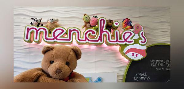 Found some new friends at Menchie's! #menchies #froyo #valleyvillage #noho #dessert #mortimerthebear