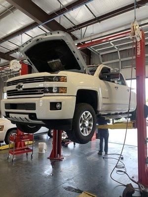 Adding Air Lift LoadLifter 7500XL air springs to this 2019 Chevrolet 3500