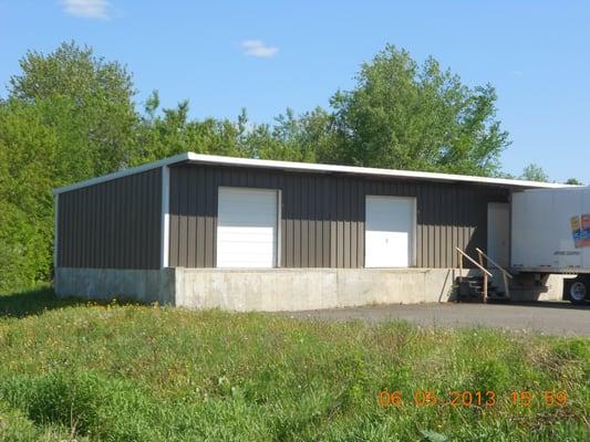 A few units are accesible by loading dock.