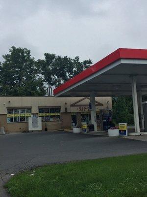 Exxon of Hershey -- 638 West Chocolate Avenue, Hershey        Station & Exterior