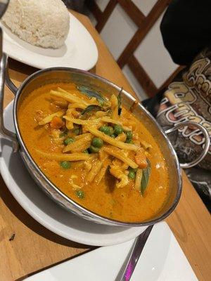 Red Curry with chicken (comes with side of rice)