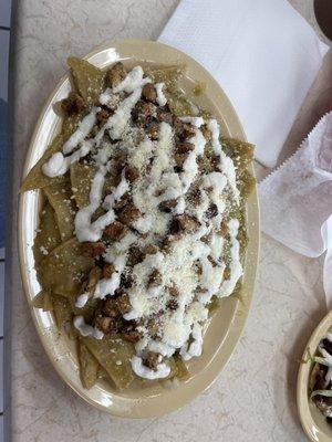 Chilaquiles con pollo en salsa verde