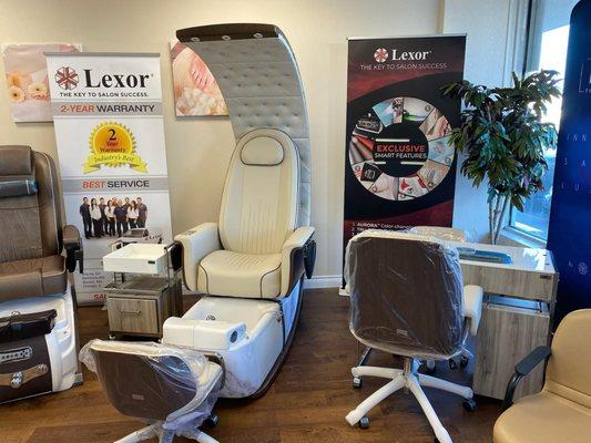 High end spa chair and work desk