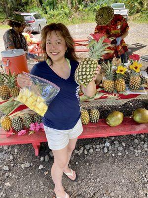 06.04.21 fresh pineapple from Mana's Aloha Farm [Pepeekeo]