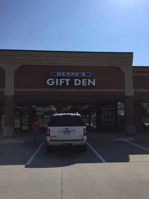 Denny's Gift Den