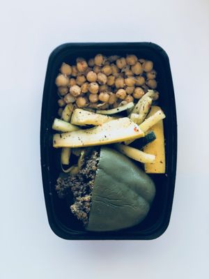 Vegan stuffed pepper with zucchini and chick peas