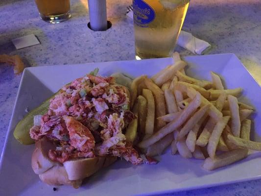 Yummy lobster roll with tons of meat busting out of the hot dog roll!!!