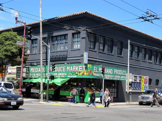 El Mediano Produce Market