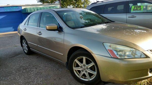 2004 Honda accord ex.  $3900