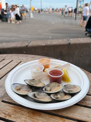 6 littleneck clams ($10)