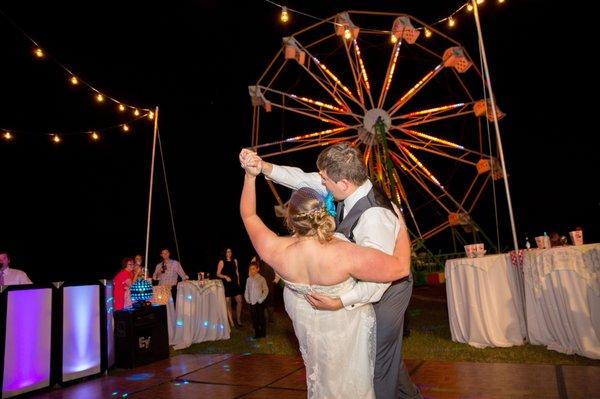 There's never a better backdrop than a Ferris Wheel!