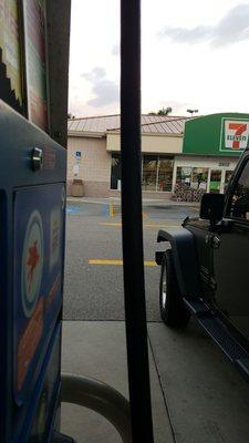 7-11 Mobil gas