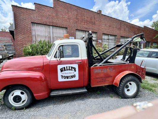 Wally's Tow Truck