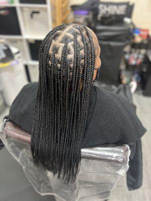 Smedium Knotless Braids