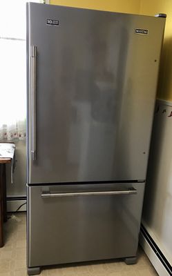 9/7/17 Maytag MBF2258FEZ refrigerator