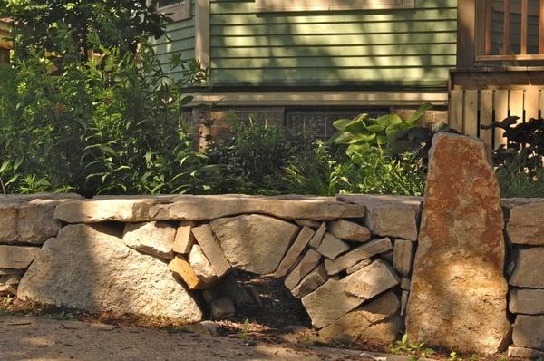 Stone arch to accommodate overflow from a rain garden