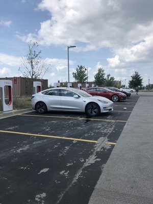 Zionsville, IN Tesla supercharging station