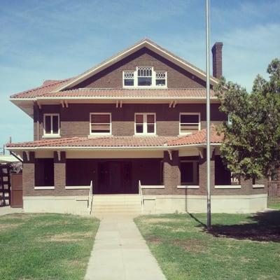 The historic Ellis-Shackelford House (home of Arizona Humanities)