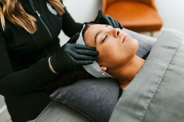 Solana's signature facial, which includes a double cleanse, exfoliation, extractions, a massage, and a mask.