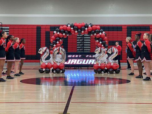 Classic Balloon Arch with 
Numberloon combo.