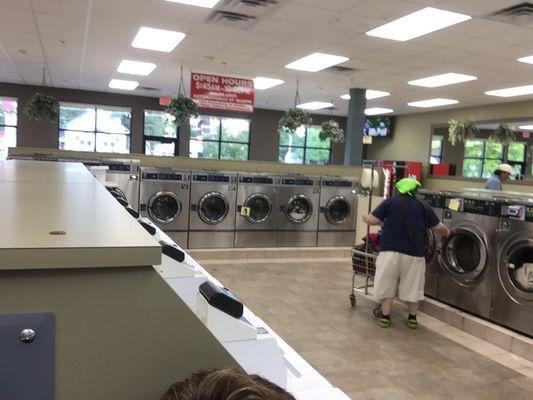 Clean and lots of machines. Change machines on site, detergent and supply dispensers on site. Many machines will take credit cards also.