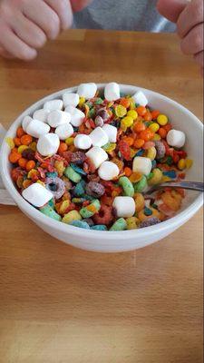 Apple Jacks, fruit loops and fruity pebbles with toppings