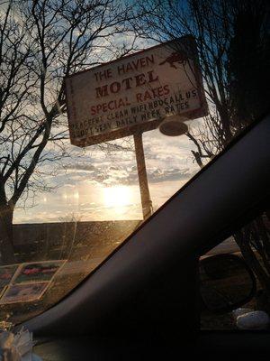 MOTEL SIGN AS YOU ENTER