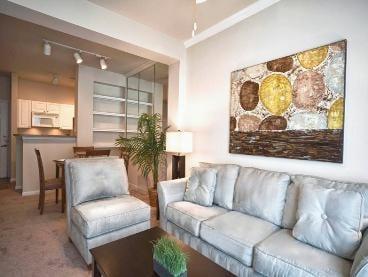 910 Texas Street, http://www.execustay.com/furnished-apartments/dallas/910-texas-street/index.php