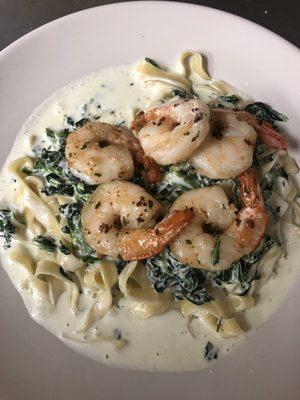 Fettuccini Alfredo w shrimp