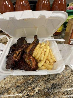 BBQ Smoked BBQ Spare Ribs with Fries