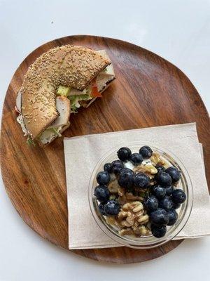 turkey avocado sandwich & blueberry power sweet creation combo