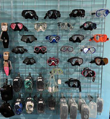 Aqualung and Scubapro masks that fit and in great color choices