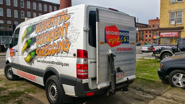 Neighborhood Parcel Shredding Truck