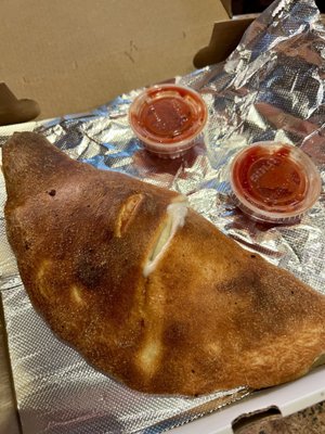 @foodie_starry  Cheese Calzone